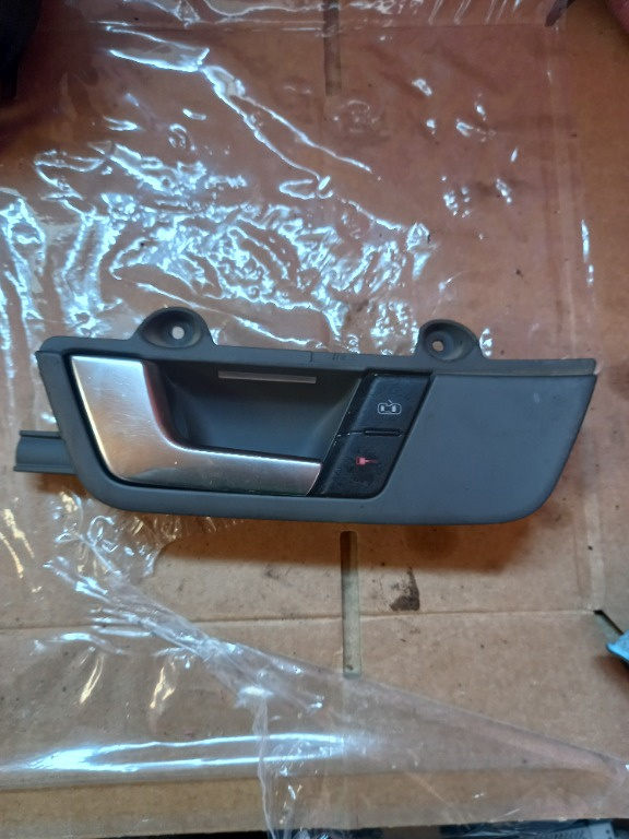 Maner usa stanga fata Audi A4 B6 cod produs:8E1837019A/8E1 837 019 A