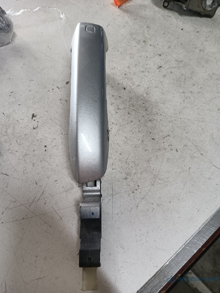 Maner usa stanga fata AUDI A8 III (4H2, 4H8, 4HC, 4HL) [ 2009 - 2018 ] OEM 4h0837205