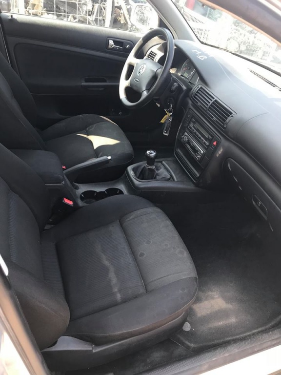 Maner usa stanga fata Volkswagen Passat 
