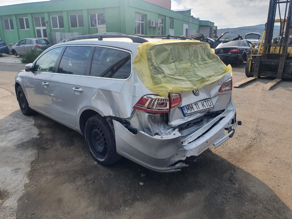 Maner usa stanga fata Volkswagen Passat 