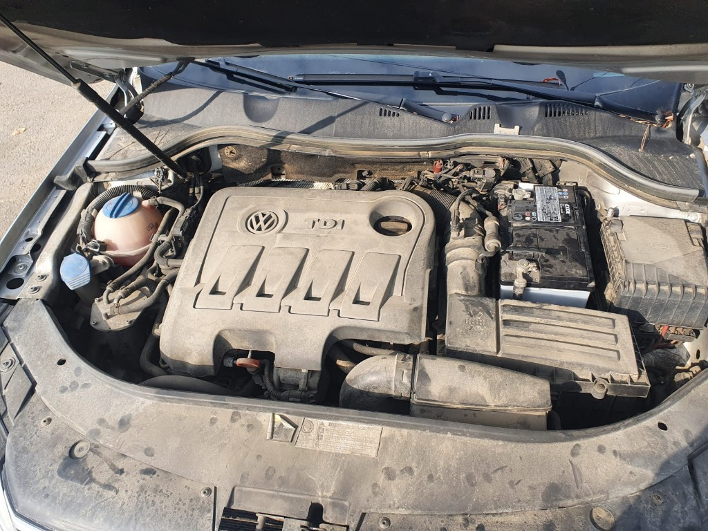 Maner usa stanga fata Volkswagen Passat 