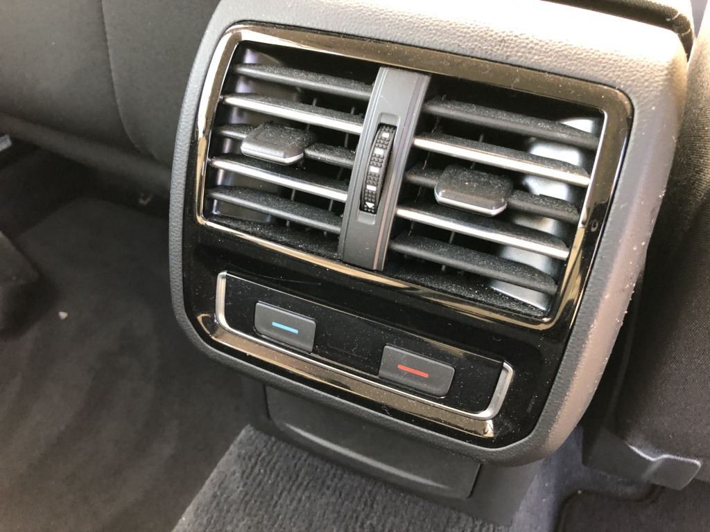 Maner usa stanga fata Volkswagen Passat 