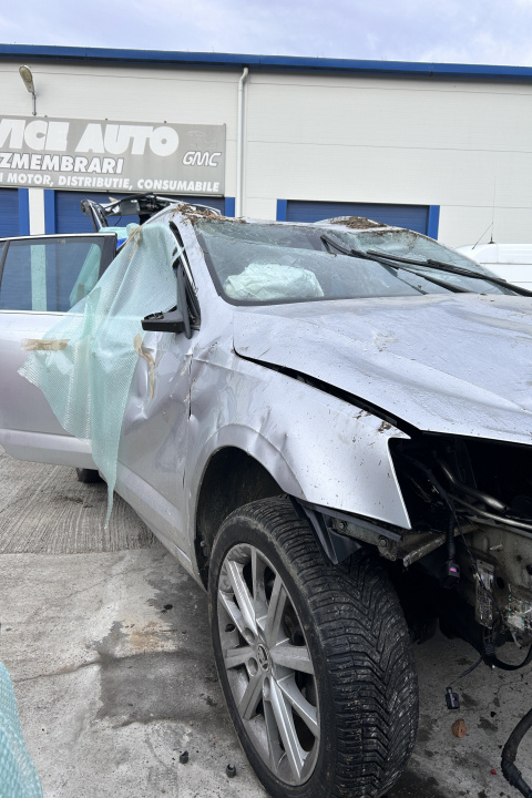 Manere plafon spate 561857607C Skoda Oct
