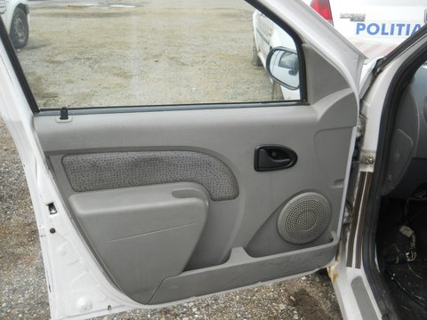 Manere usi interior Dacia Logan an 2007