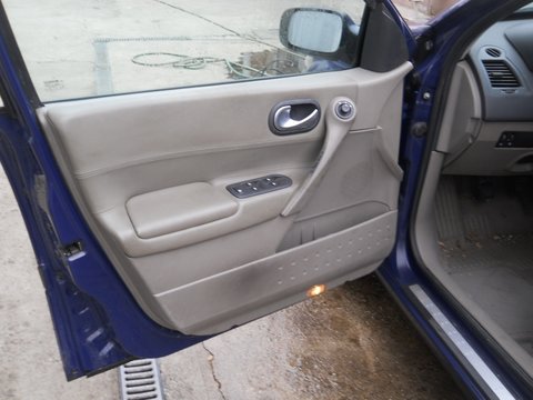 Manere usi interior Renault Megane 2 an 2004