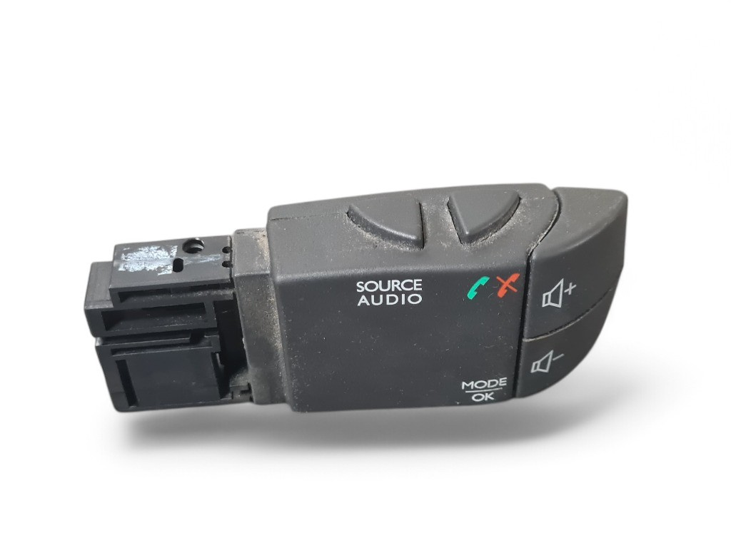 Maneta comenzi radio Renault Clio 4 HB 0.9 TCe cod motor H4B400 90 cai an 2014 cod 255522448R