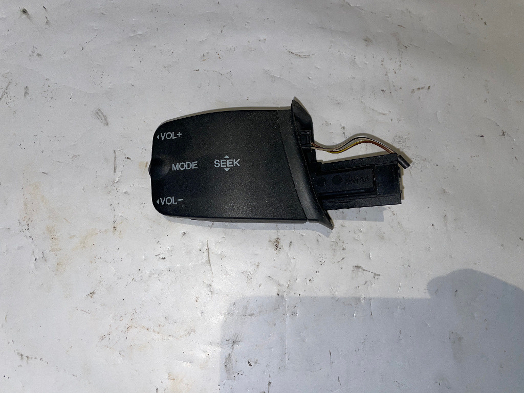Maneta / comenzi volan radio Ford Focus C-Max 1.6 Tdci 80kW 110Cp G8DA1 2005