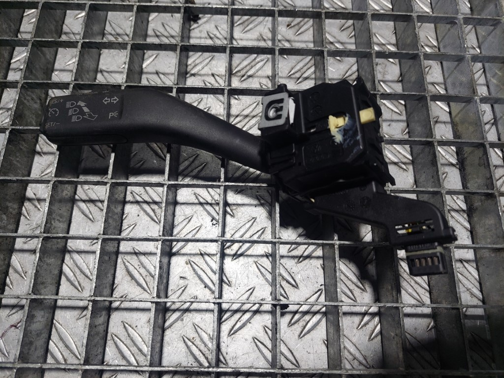 Maneta semnalizare Skoda Volkswagen Seat cod 1K0953513G Q2