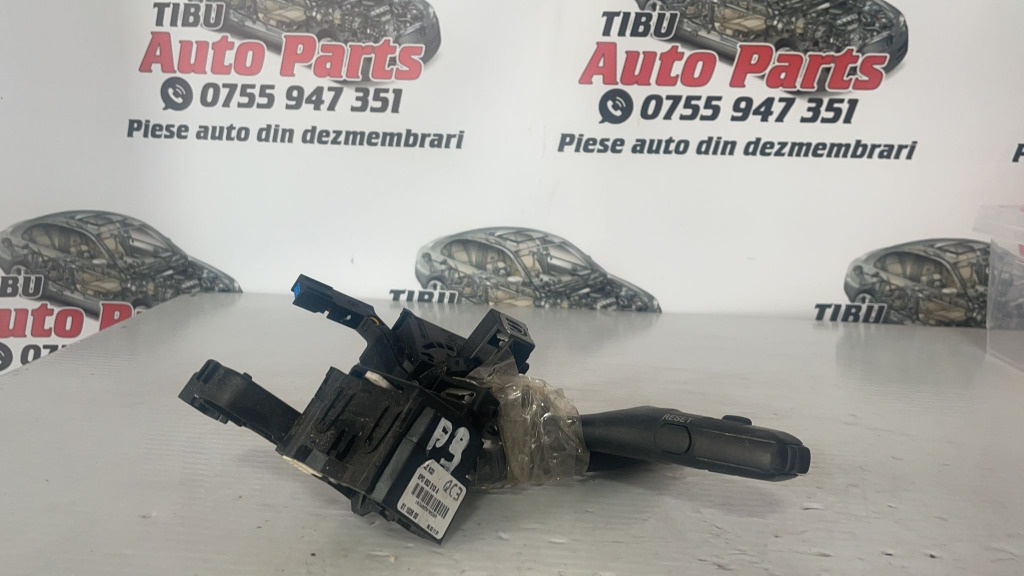 Maneta semnalizare + stergator cu codul 8P0953513A / 8P0953519A pentru Audi A3 8P