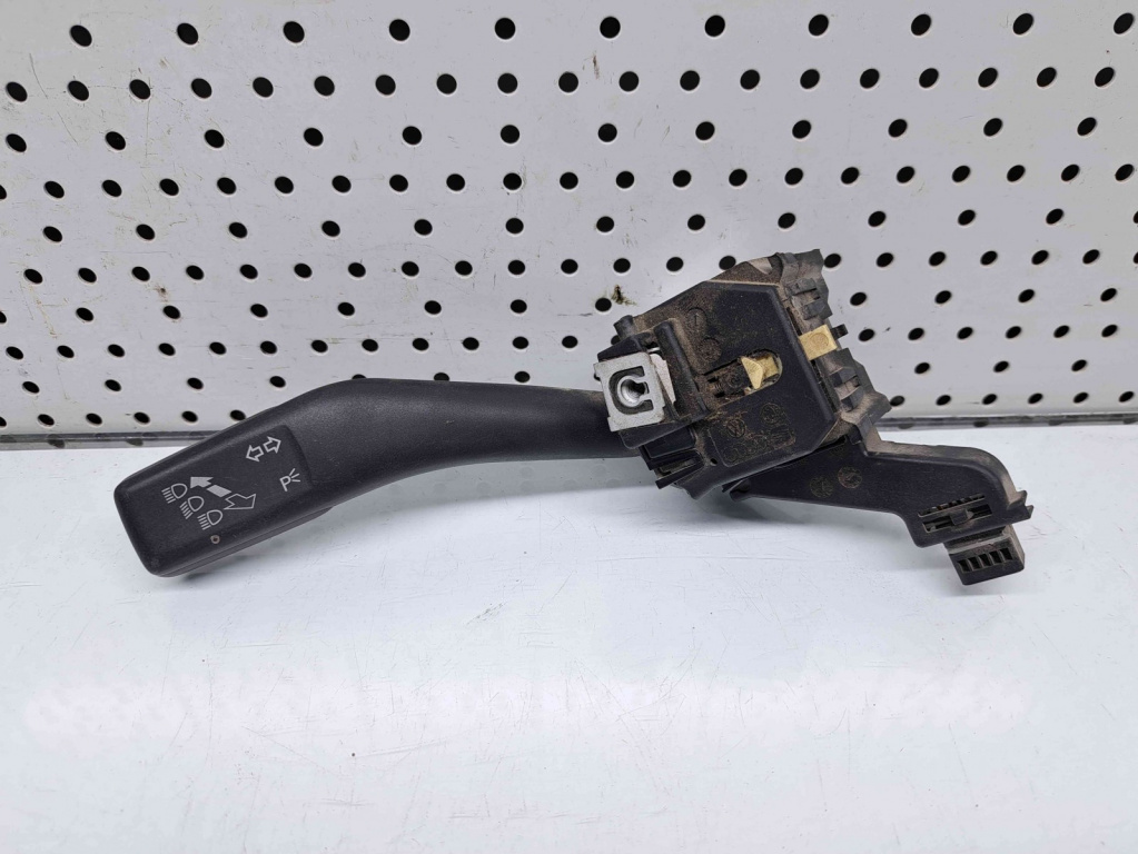 Maneta semnalizare Volkswagen Caddy 3 Maxi Life (2