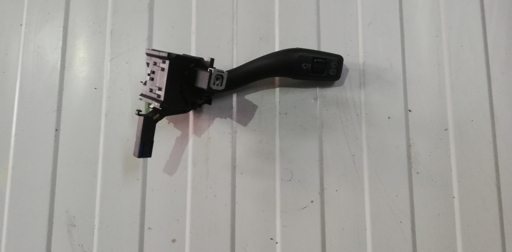 Maneta stergator Audi A3 8P an 2007 2008 2009 cod 8P0953519