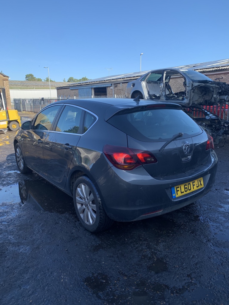 Maneta stergatoare Opel Astra J 2010 Hat