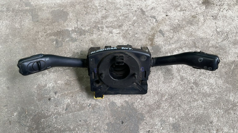 Maneta stergator semnalizare + spirala airbag Seat