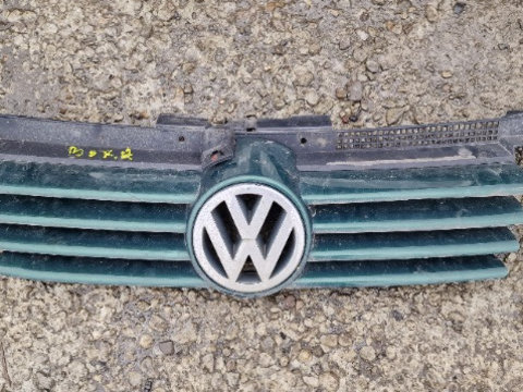 Masca fata grila radiator Volkswagen Bora 1.6 benzina 16v  berlina sedan