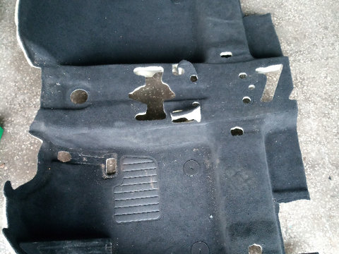 Mocheta podea interior partea fata pentru BMW X1 F48 masina cu volan pe stanga cod 51477382117 7382117