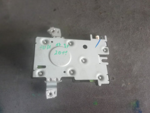 Modul antena radio Audi A3 8P Hatchback 1.6 TDI 105 cai motor CAY an 2011 cod 8p4035225