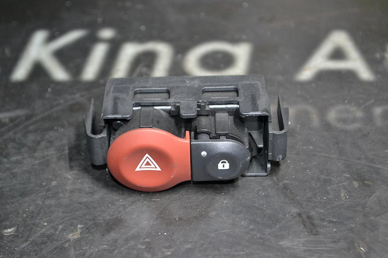 MODUL / BUTON AVARII RENAULT CLIO 3 2010 COUPE 1.5 DCI 63 KW COD MOTOR K9K-766 EURO 4