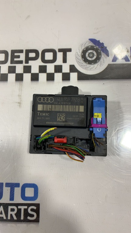 MODUL CONFORT USA DREAPTA FATA AUDI Q7 COD 4L0 959 792 B