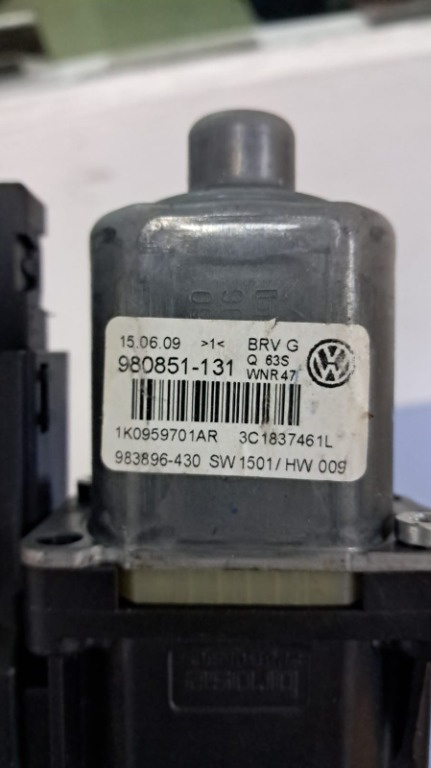 Modul cu motoras usa dreapta fata Vw Passat b6 Golf 5 Touran Seat Skoda Octavia cod 1K0959702AR / 1K0959792N