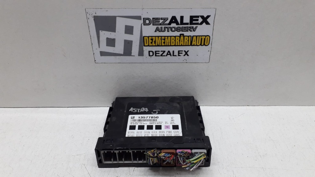 Modul inchidere centralizata Opel Astra J cod 13577850