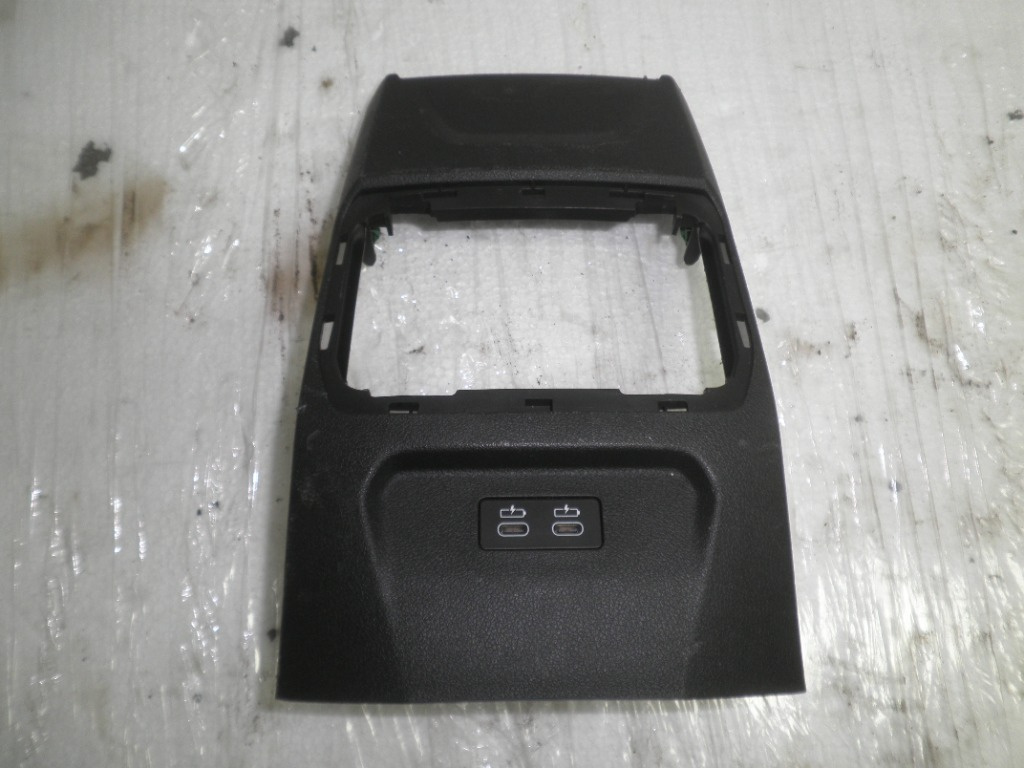 Modul / slot Type C BMW Seria 2 F44 8711938