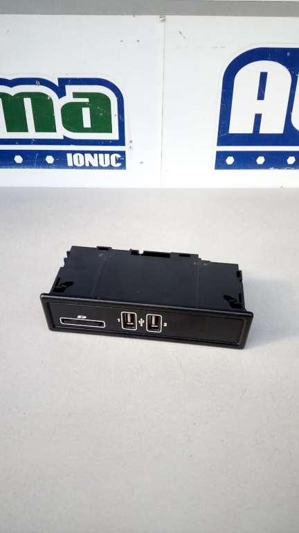 Modul USB A2058200226 Mercedes-Benz C-Class W205 2013-prezent