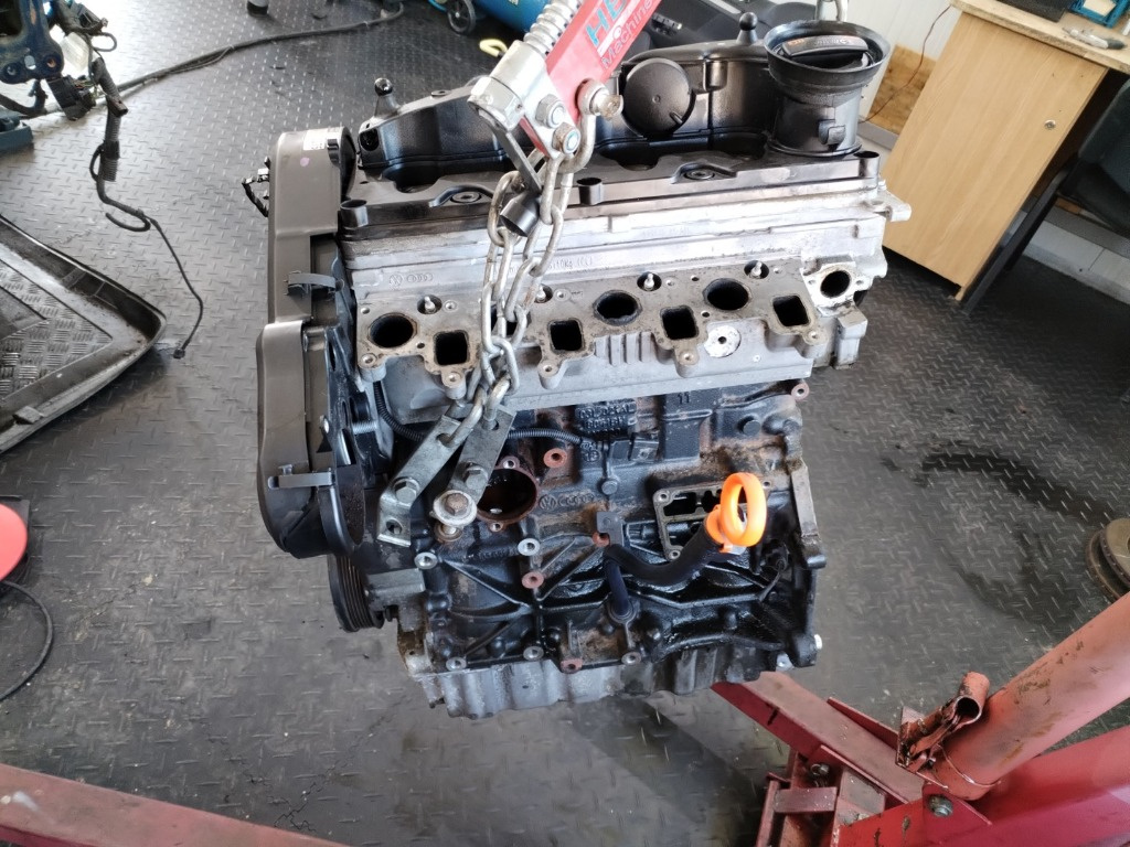 Motor complet fara accesorii Vw Golf 6 / Skoda Octavia 2 / Audi A3 8P 1.6 TDI CAY / CAYL termostat exterior