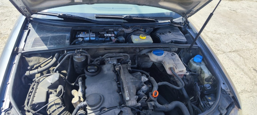Motor complet fara anexe Audi A4 B7 2.0 TDI cod motor BRE 140CP/103KW transmisie manuala 6+1 cod HCF an 2006