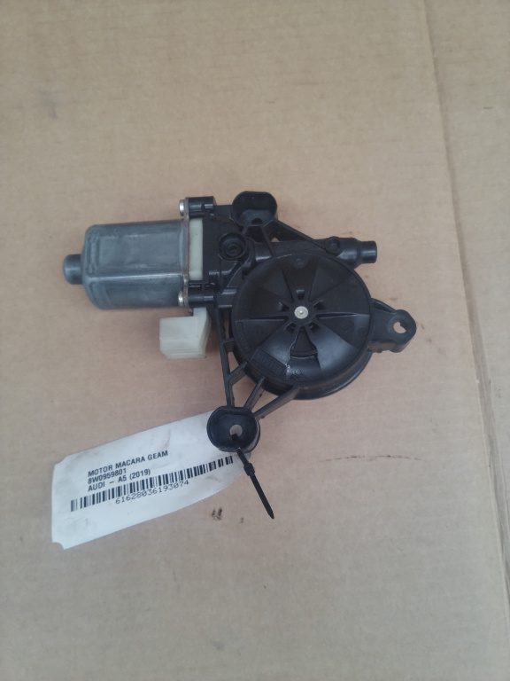 Motor macara geam Audi A5 an 2019 cod piesa 8W0959801