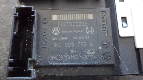 Motor macara sreapta fata VW GOLF 5 - 1K