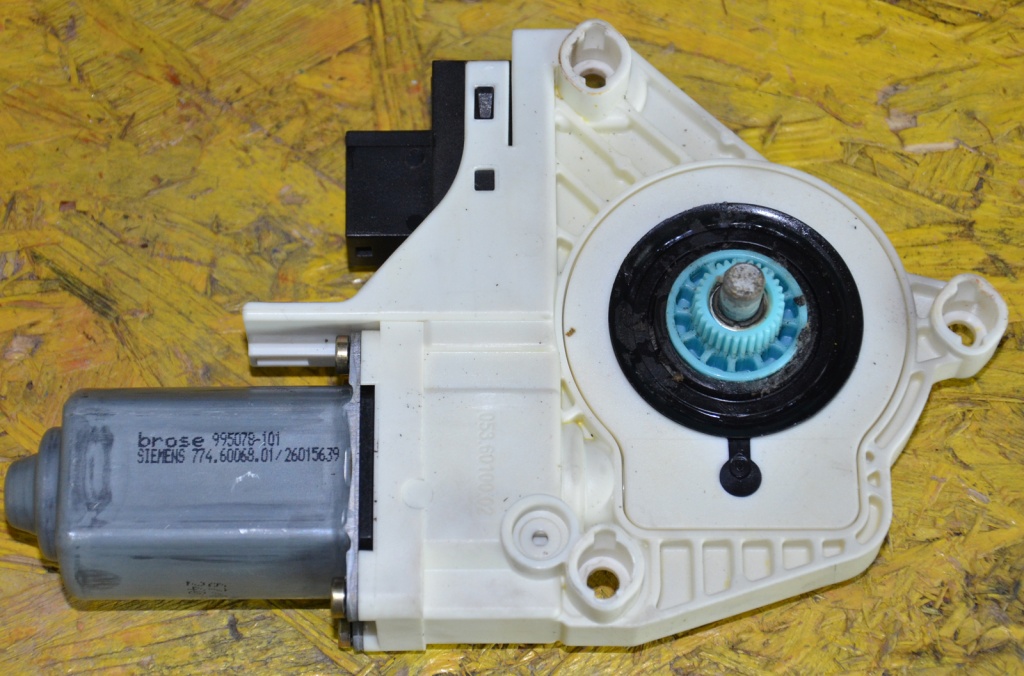 MOTOR MACARA STANGA FATA AUDI 2004-2008. COD: 4F09