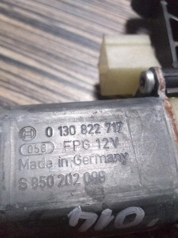 Motoraș macara geam stânga față Skod