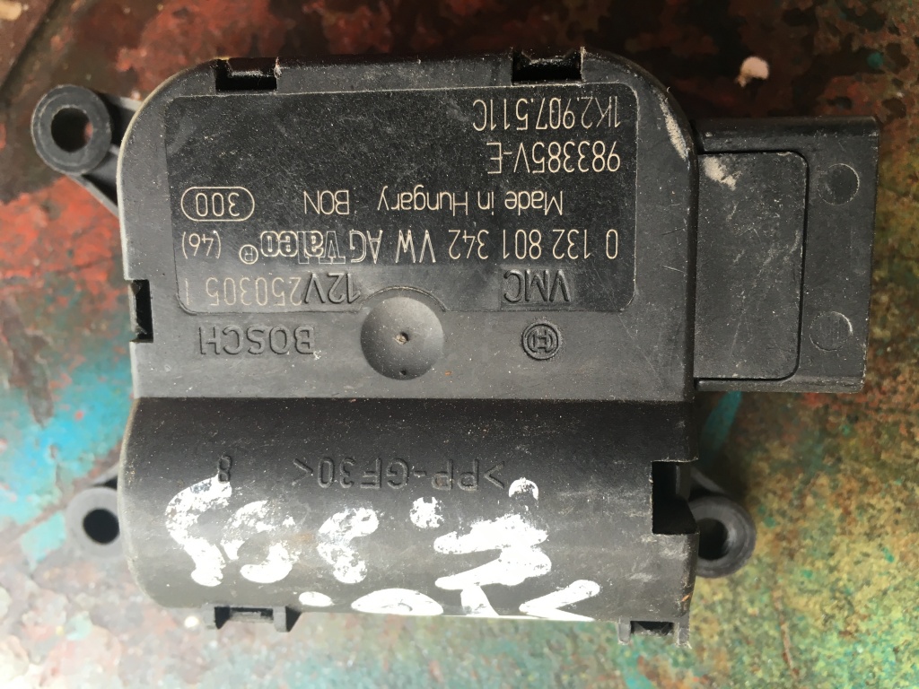 Motoras bord / actuator clapeta aer bord VW PASSAT 3C 1K2907511C