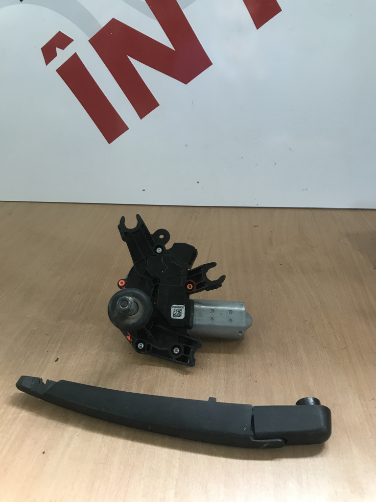 Motoras cod w000053269 stergator si brat luneta nissan qashqai an 2016