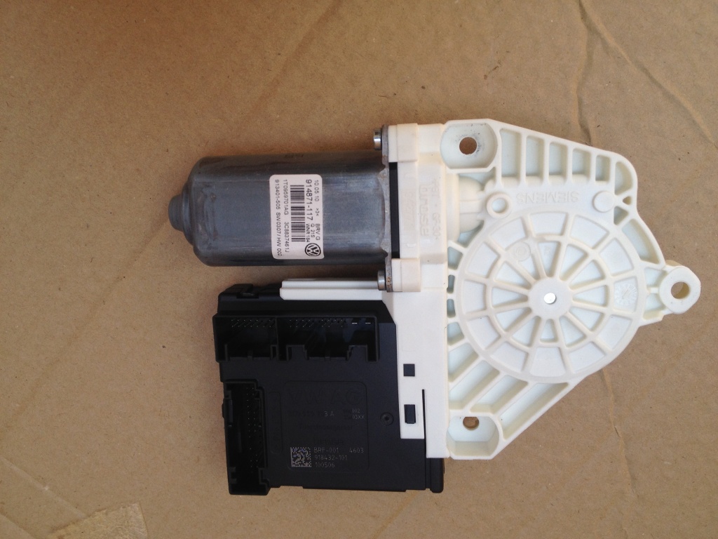 Motoras cu modul dreapta fata VW Passat CC 1T0959701AG 3C0959793A