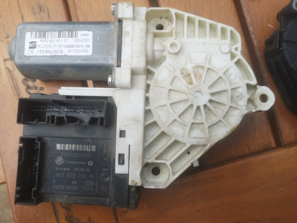 Motoras cu modul geam electric dreapta fata Seat Altea 1K0959792M / 1T0959702G