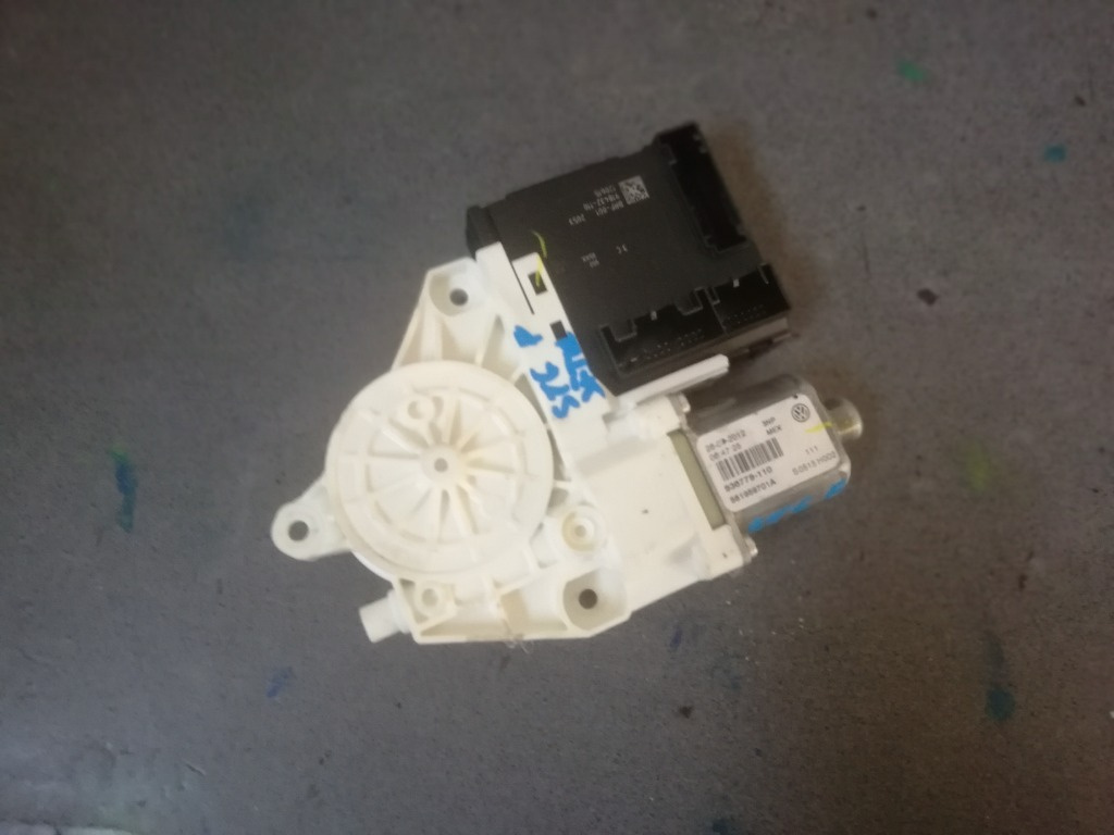 Motoras cu modul usa stanga fata VW Jetta 4 cod 3C