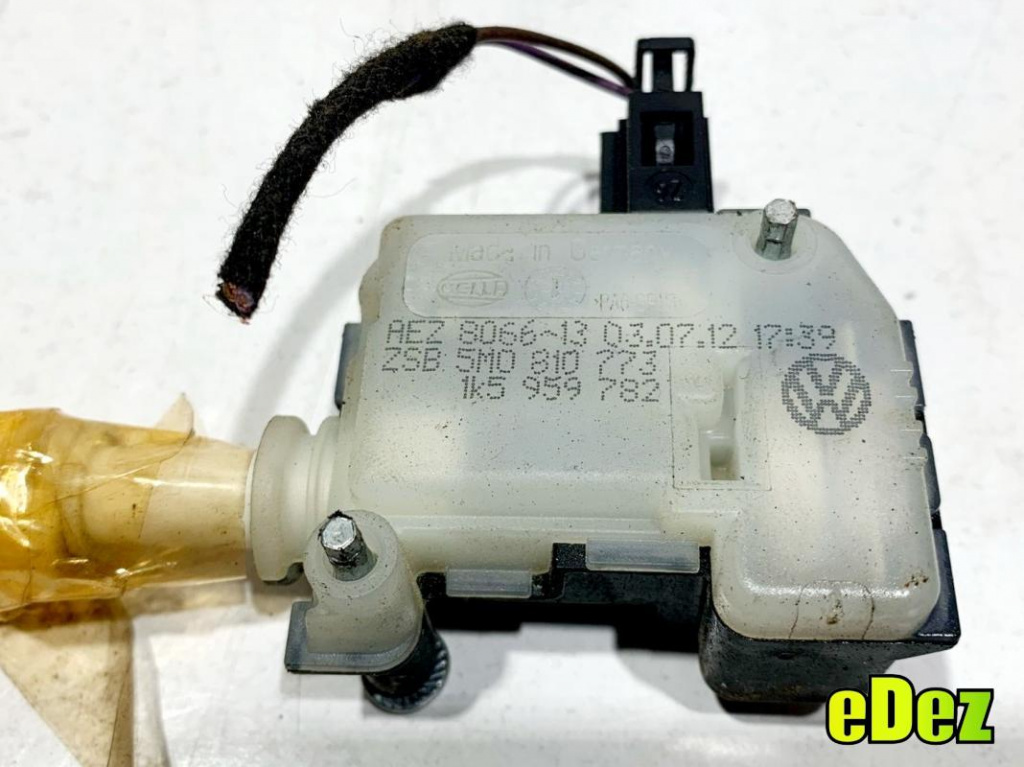 Motoras deschidere capac rezervor Volkswagen Golf 6 plus (2009-2014) 5M0810773