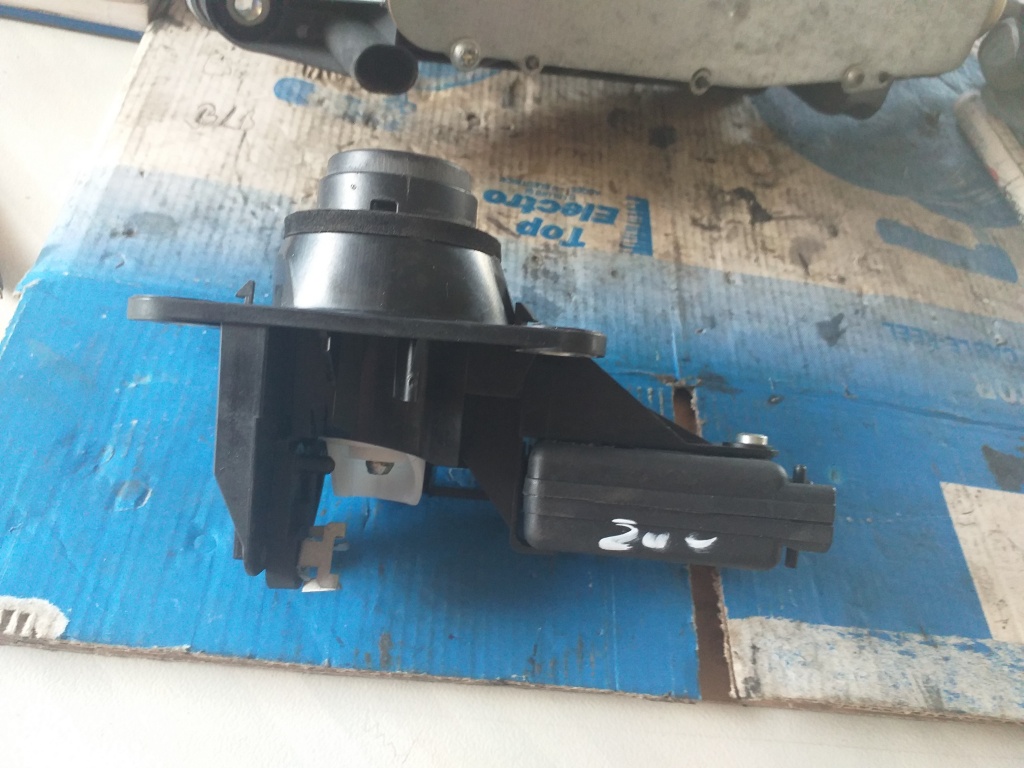 Motoras deschidere haion cu butuc Dacia Duster