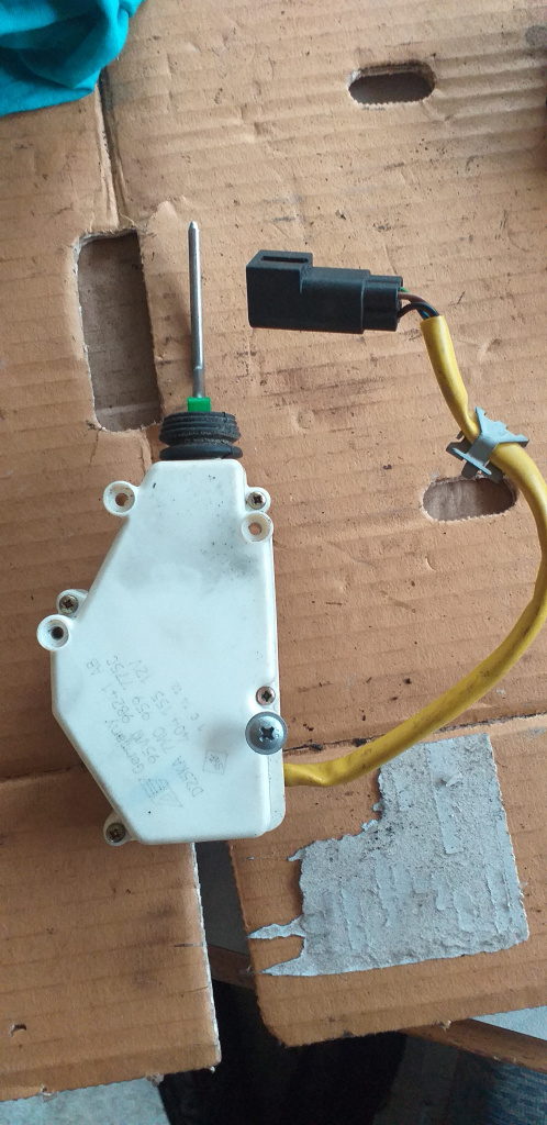 Motoras deschidere rezervor VW Sharan Ford Galaxy cod produs:7M0 959 775 C / 7M0959775C
