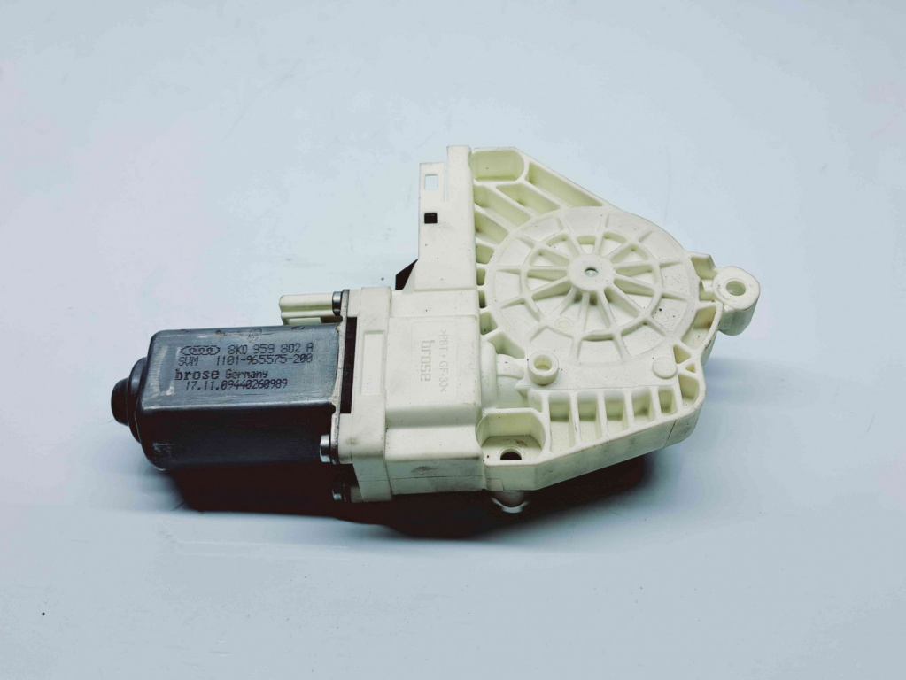 Motoras geam dreapta fata Audi A6 (4F2, C6) [Fabr 2004-2010] 8K0959802A