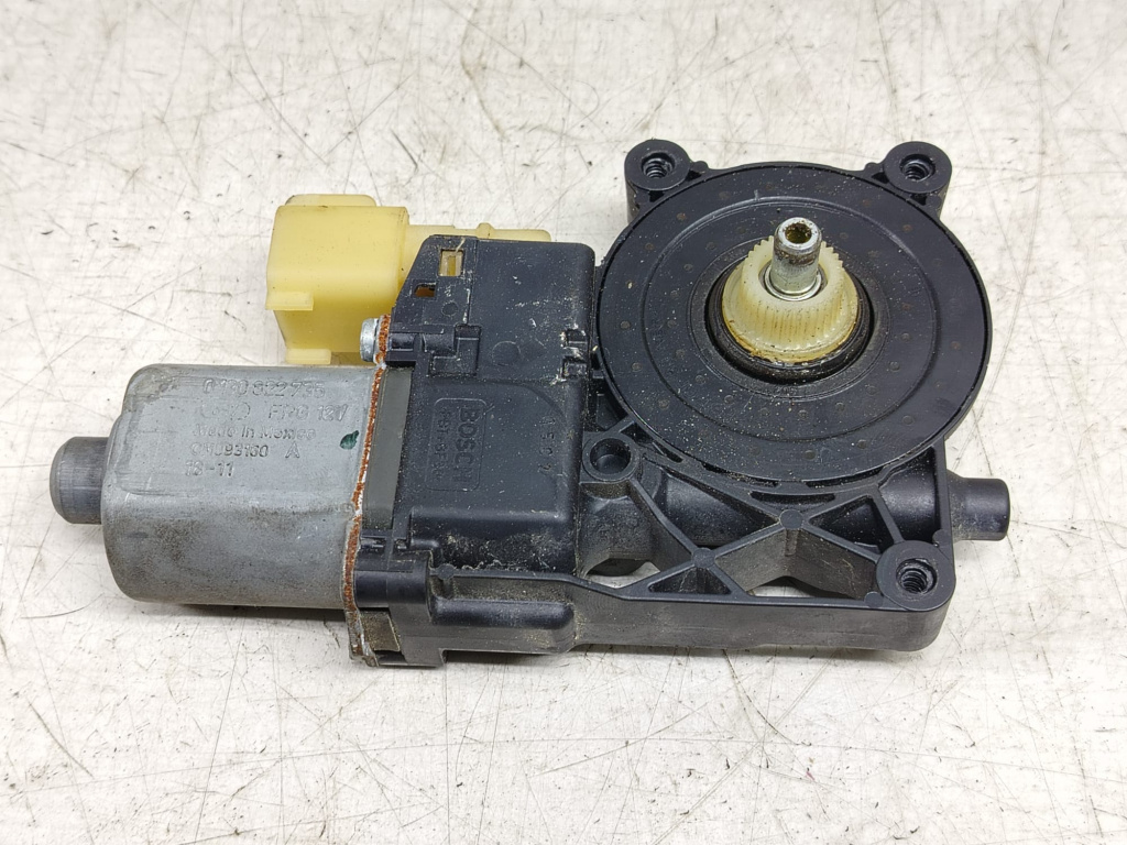 Motoras geam dreapta spate 0130822735 Ford Kuga 2 [2013 - 2020]