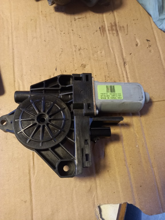 Motoras geam dreapta spate Jeep Grand Cherokee 2014-2017 cod produs:931403-103/931403103