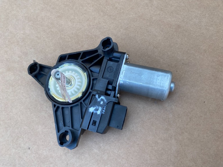 Motoras geam dreapta spate Mercedes B Class W246 2015