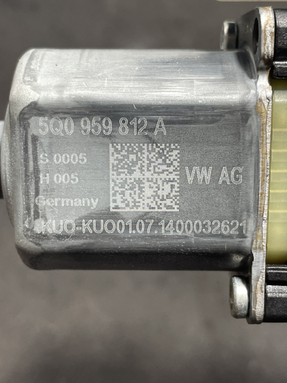 Motoras geam dreapta spate Seat Leon 3 ,