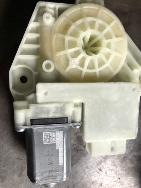 Motoras geam dreapta spate Volkswagen Passat B8 5Q4959811E