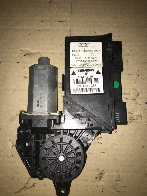 Motoras geam electric Audi A4 8E0959802A 8E0 959 802 A 5WK47011ABF 5WK4 7011 ABF