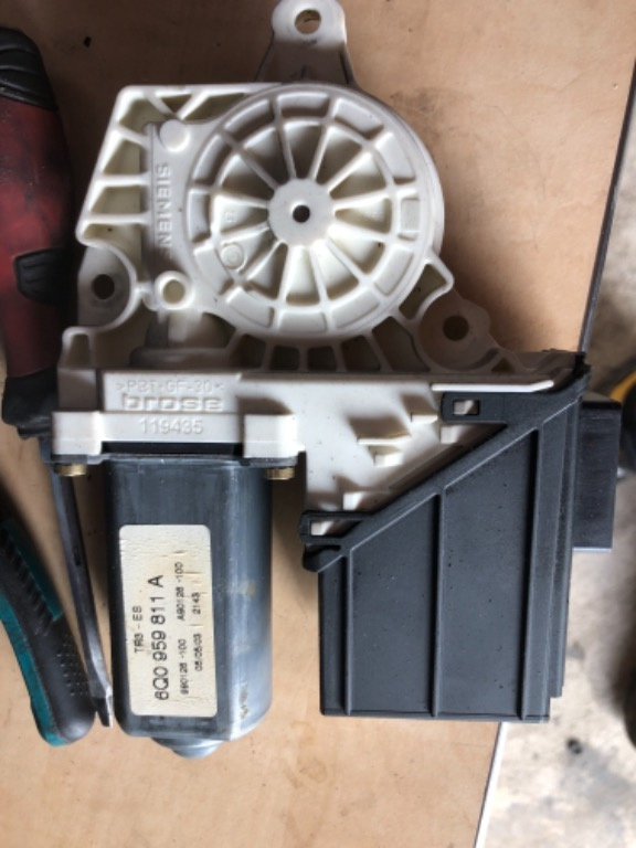 Motoras geam electric stanga spate Skoda Fabia cod