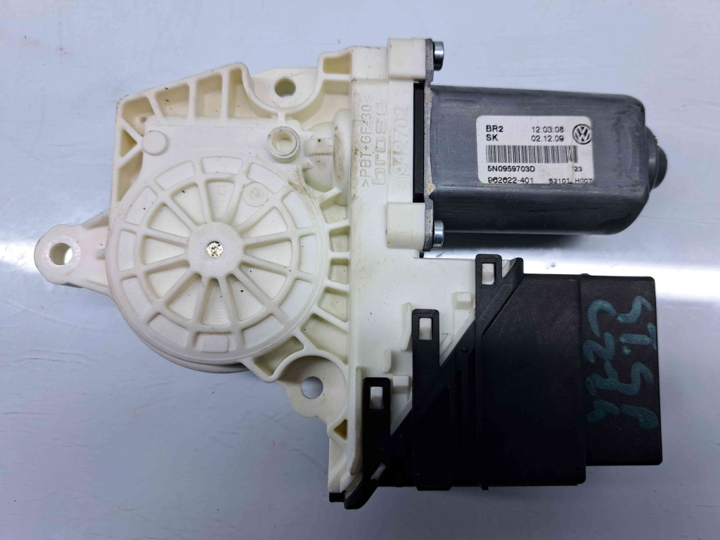 Motoras geam stanga spate Volkswagen Tiguan (5N) [Fabr 2007-2016] 5N0959703D 5K0959794