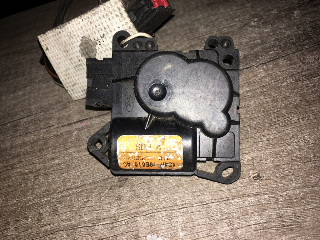 Motoras habitaclu xs4a-19E616 ac Ford Focus 1